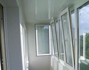 osteklenie lodzhii 300x239 Как правильно застеклить балкон